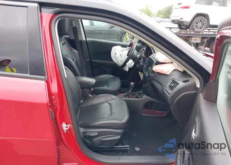 2019 Jeep Compass Trailhawk 4X4 from USA, damaged, VIN 3C4NJDDB3KT629201